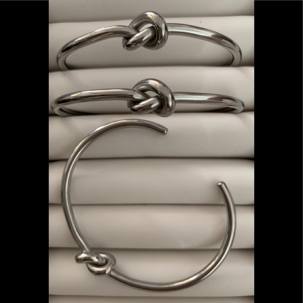 NEW💕💕Silver Knot Bangle - Picture 2 of 2